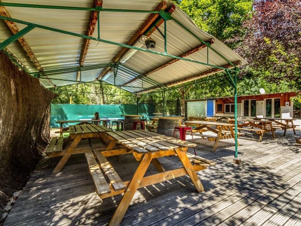 terrasse restaurant camping mas lastourg